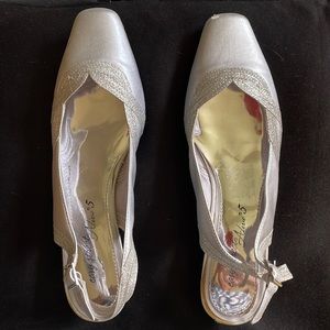 Size 8.5W silver sling back pumps